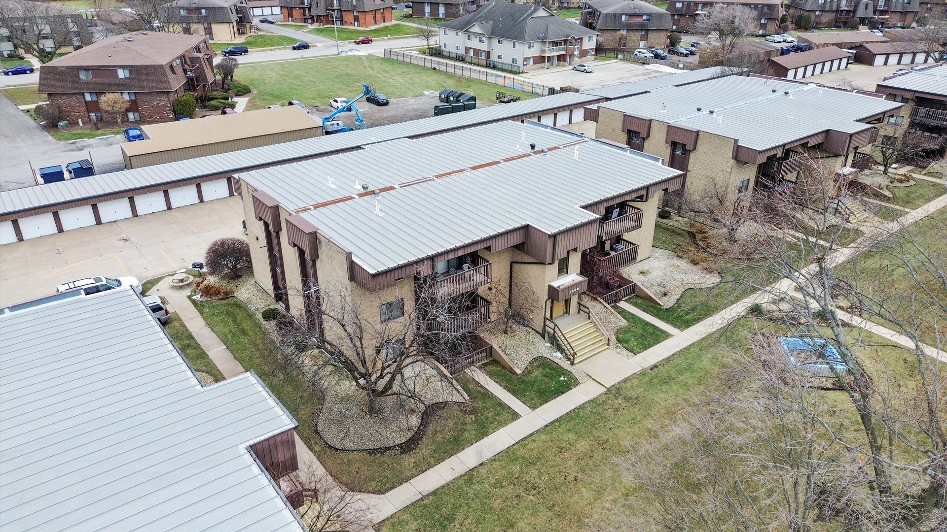 1500 ROCK RUN Drive #2D, Crest Hill, IL 60435