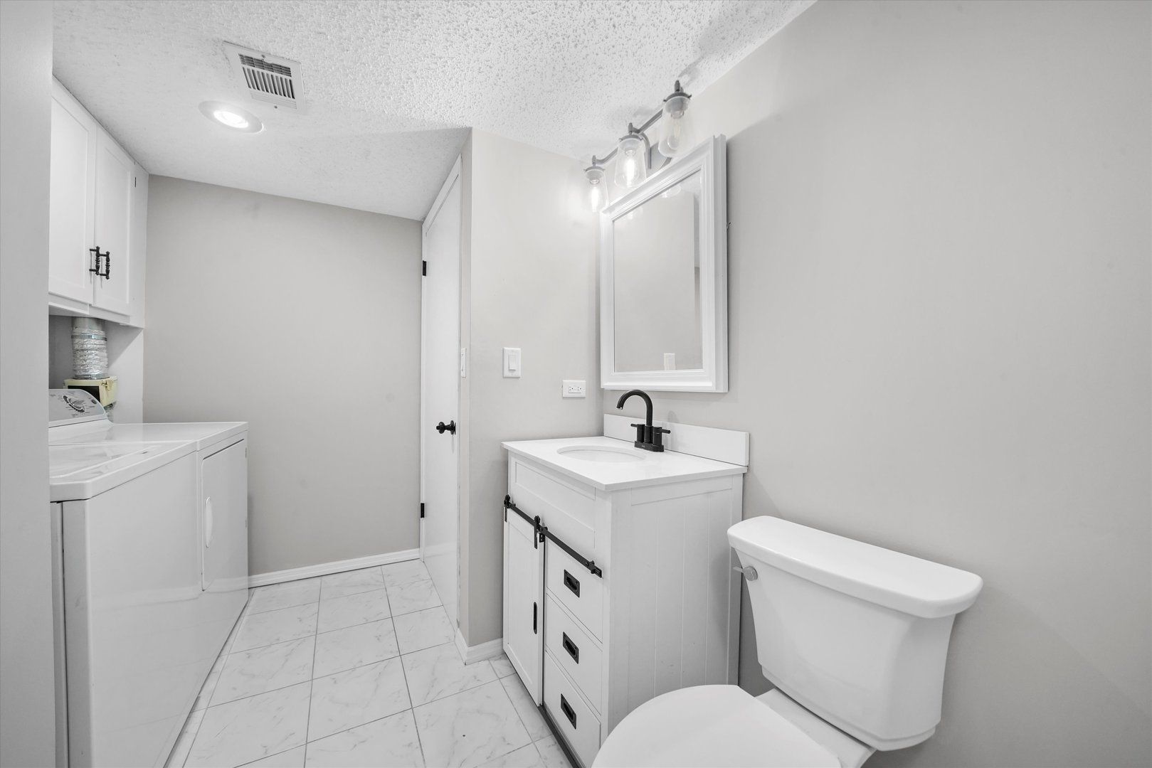 1500 ROCK RUN Drive #2D, Crest Hill, IL 60435