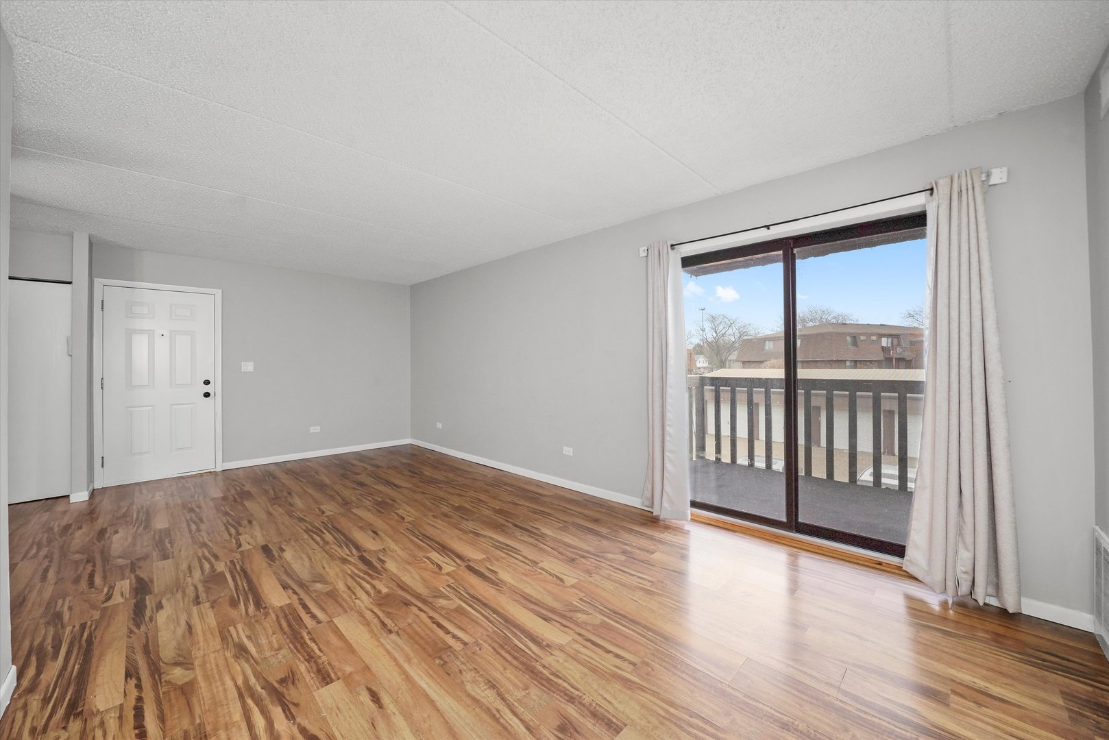 1500 ROCK RUN Drive #2D, Crest Hill, IL 60435