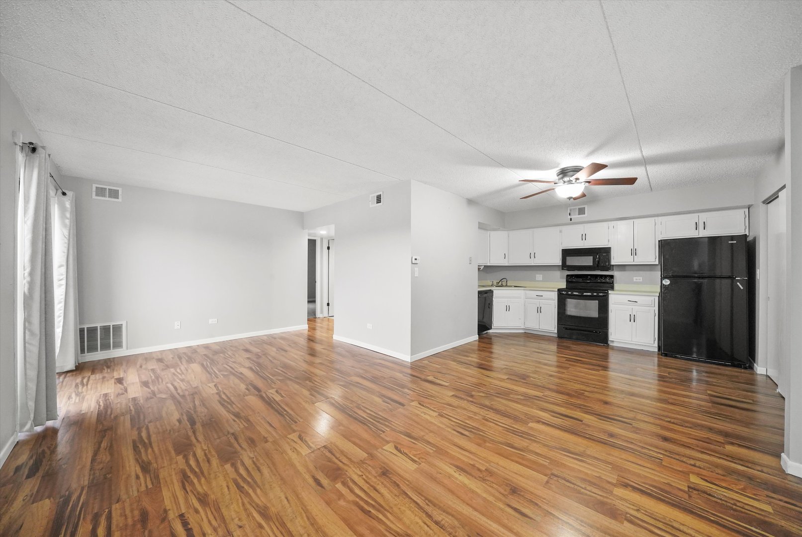 1500 ROCK RUN Drive #2D, Crest Hill, IL 60435