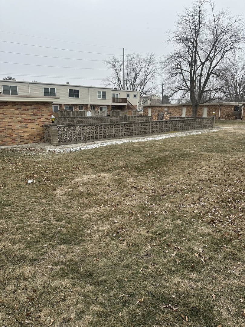 2211 Benjamin Lane, Bloomington, IL 61701