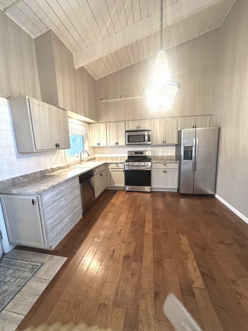 2211 Benjamin Lane, Bloomington, IL 61701