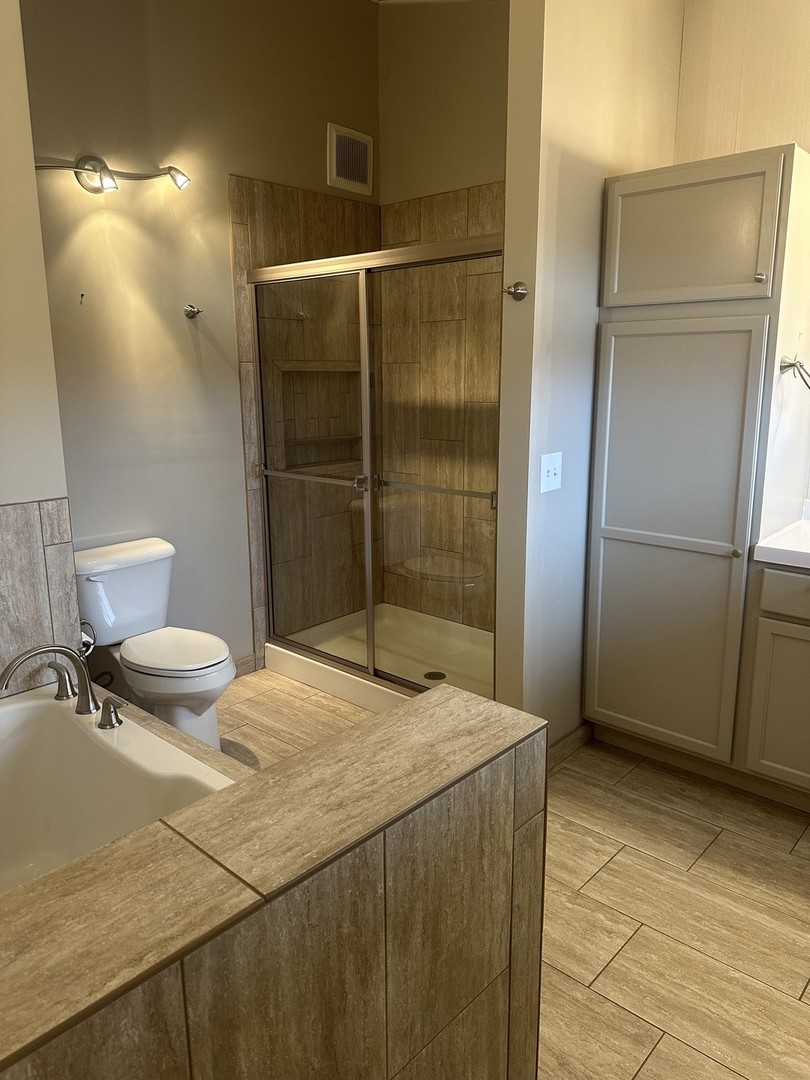 2211 Benjamin Lane, Bloomington, IL 61701