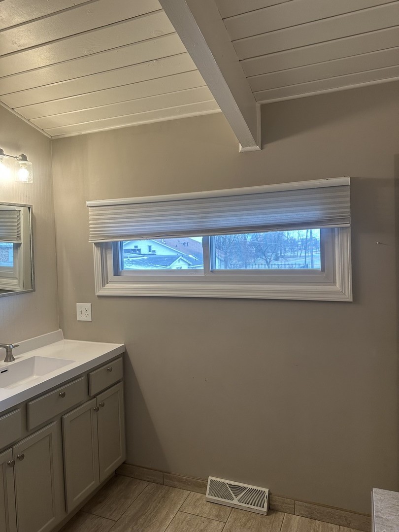 2211 Benjamin Lane, Bloomington, IL 61701