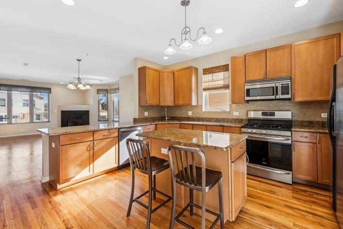 8900 31st Street #8, Brookfield, IL 60513