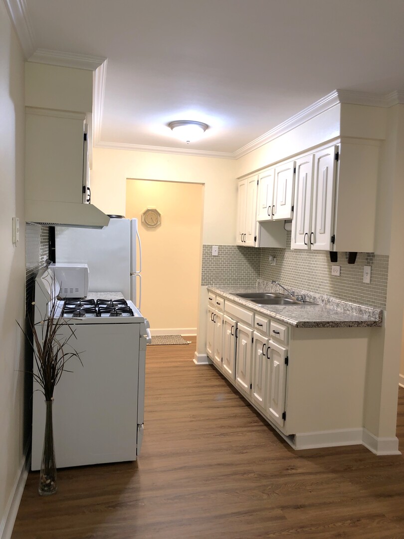 1188 Royal Glen Drive #101W, Glen Ellyn, IL 60137