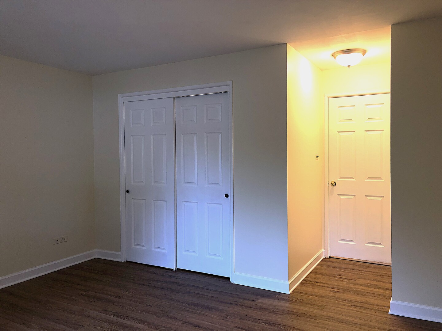 1188 Royal Glen Drive #101W, Glen Ellyn, IL 60137