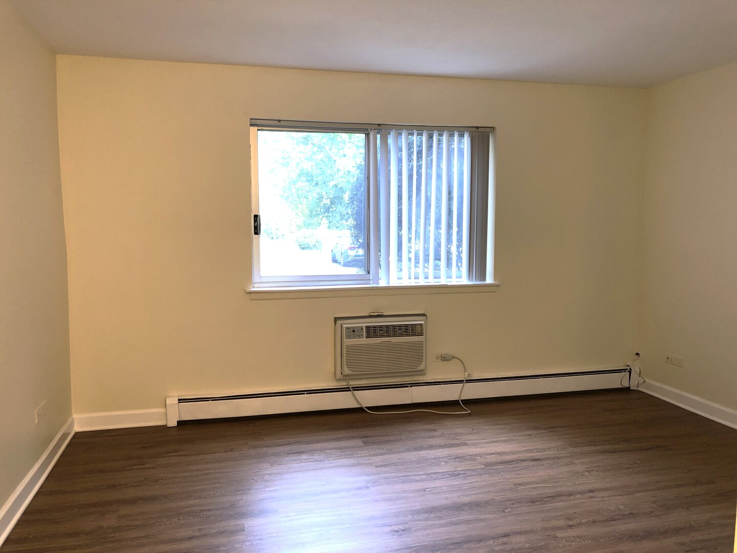 1188 Royal Glen Drive #101W, Glen Ellyn, IL 60137