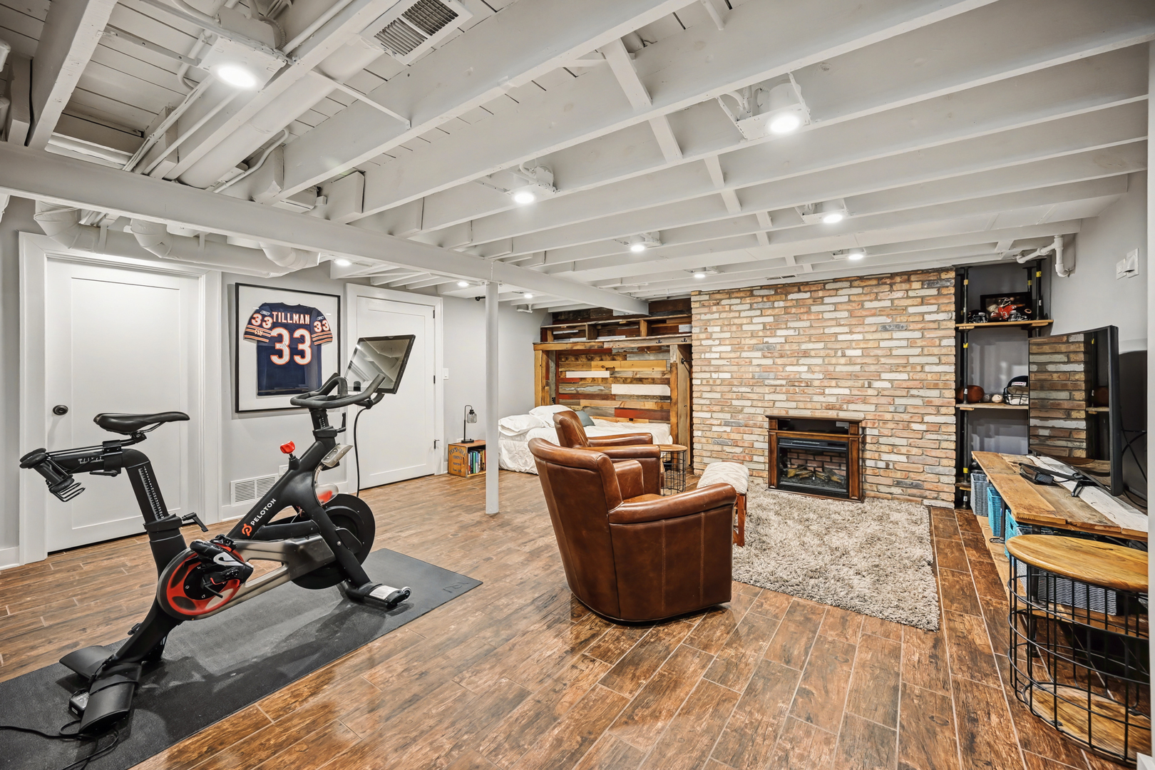 563 Taylor Avenue, Glen Ellyn, IL 60137