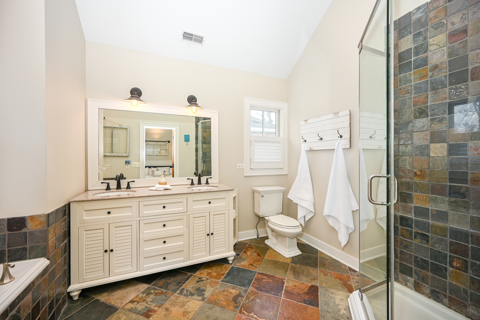 563 Taylor Avenue, Glen Ellyn, IL 60137