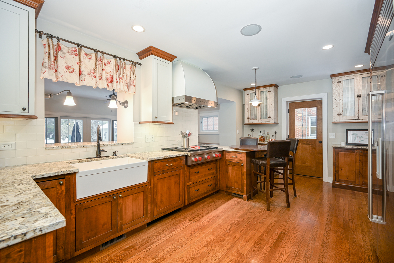 563 Taylor Avenue, Glen Ellyn, IL 60137