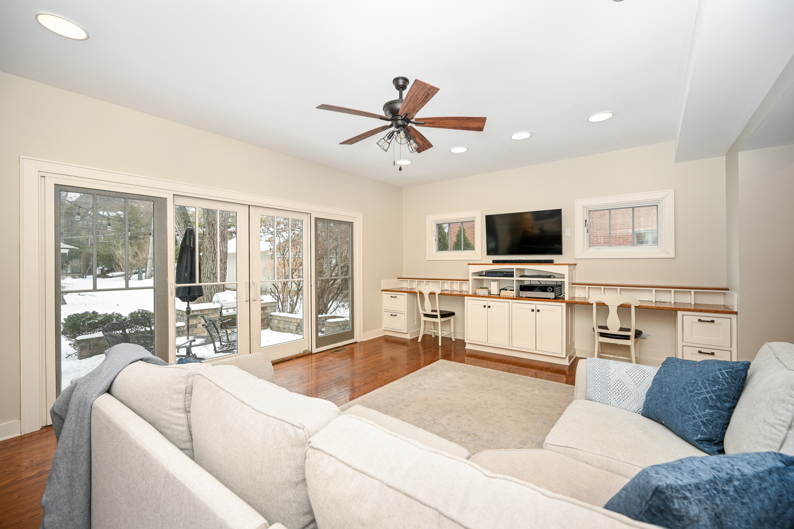 563 Taylor Avenue, Glen Ellyn, IL 60137