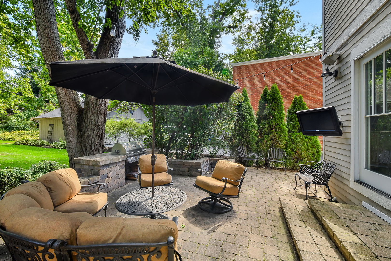 563 Taylor Avenue, Glen Ellyn, IL 60137