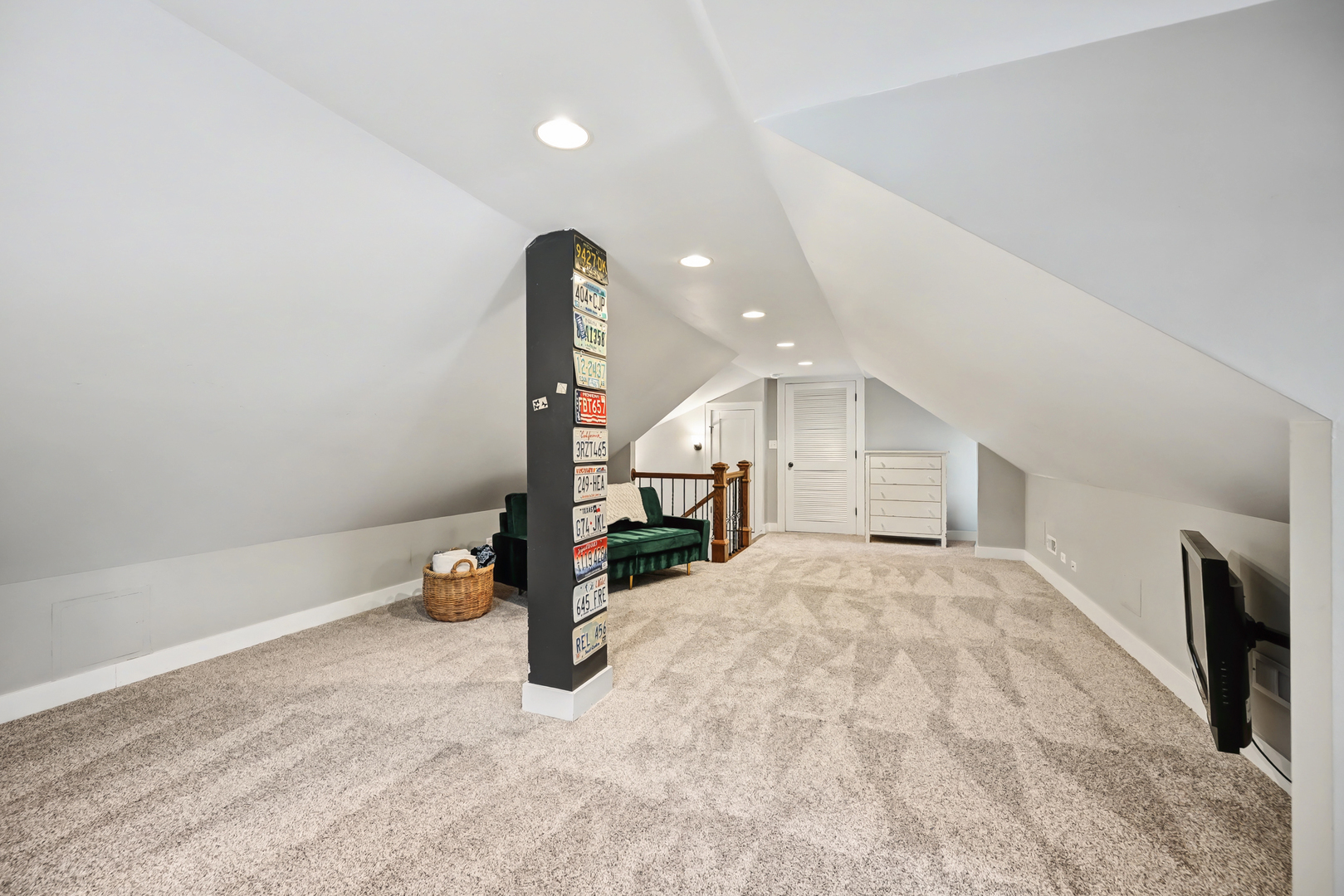 563 Taylor Avenue, Glen Ellyn, IL 60137