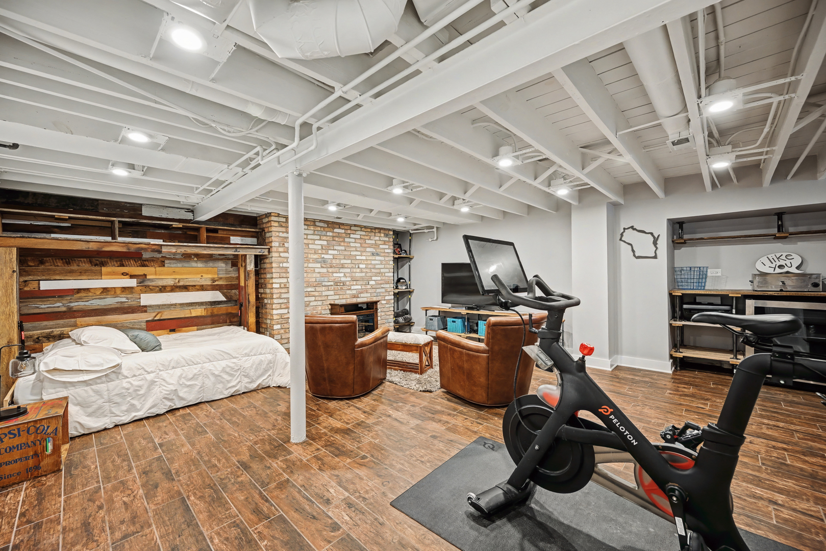 563 Taylor Avenue, Glen Ellyn, IL 60137