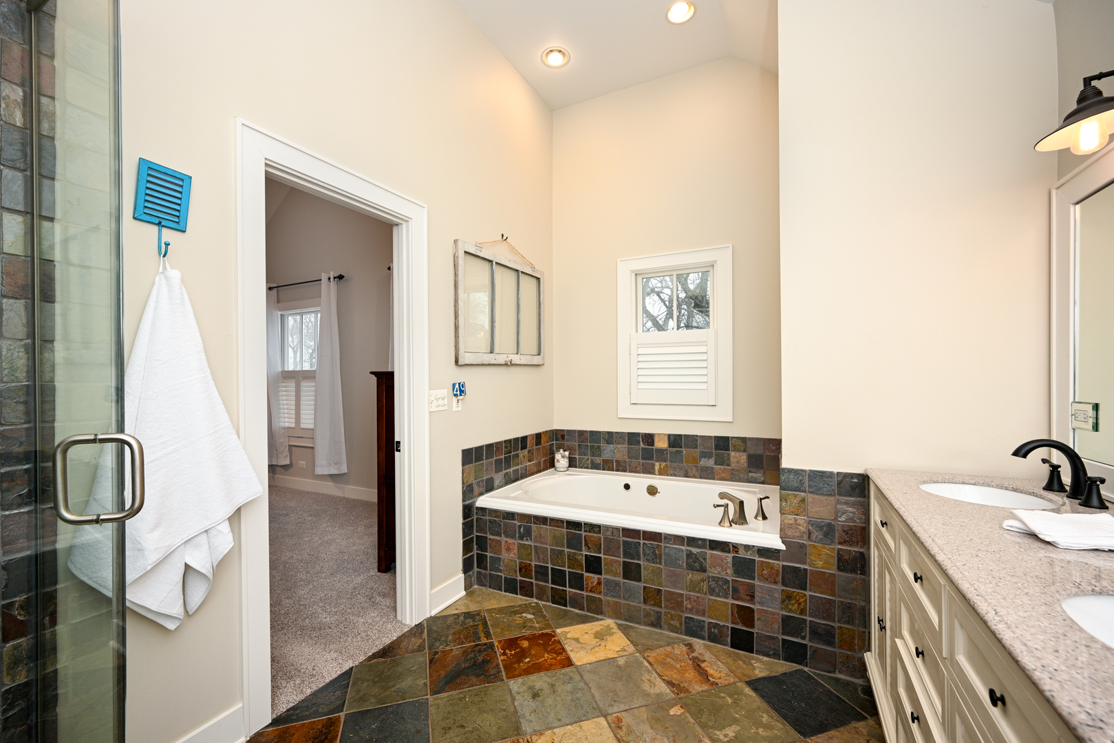 563 Taylor Avenue, Glen Ellyn, IL 60137