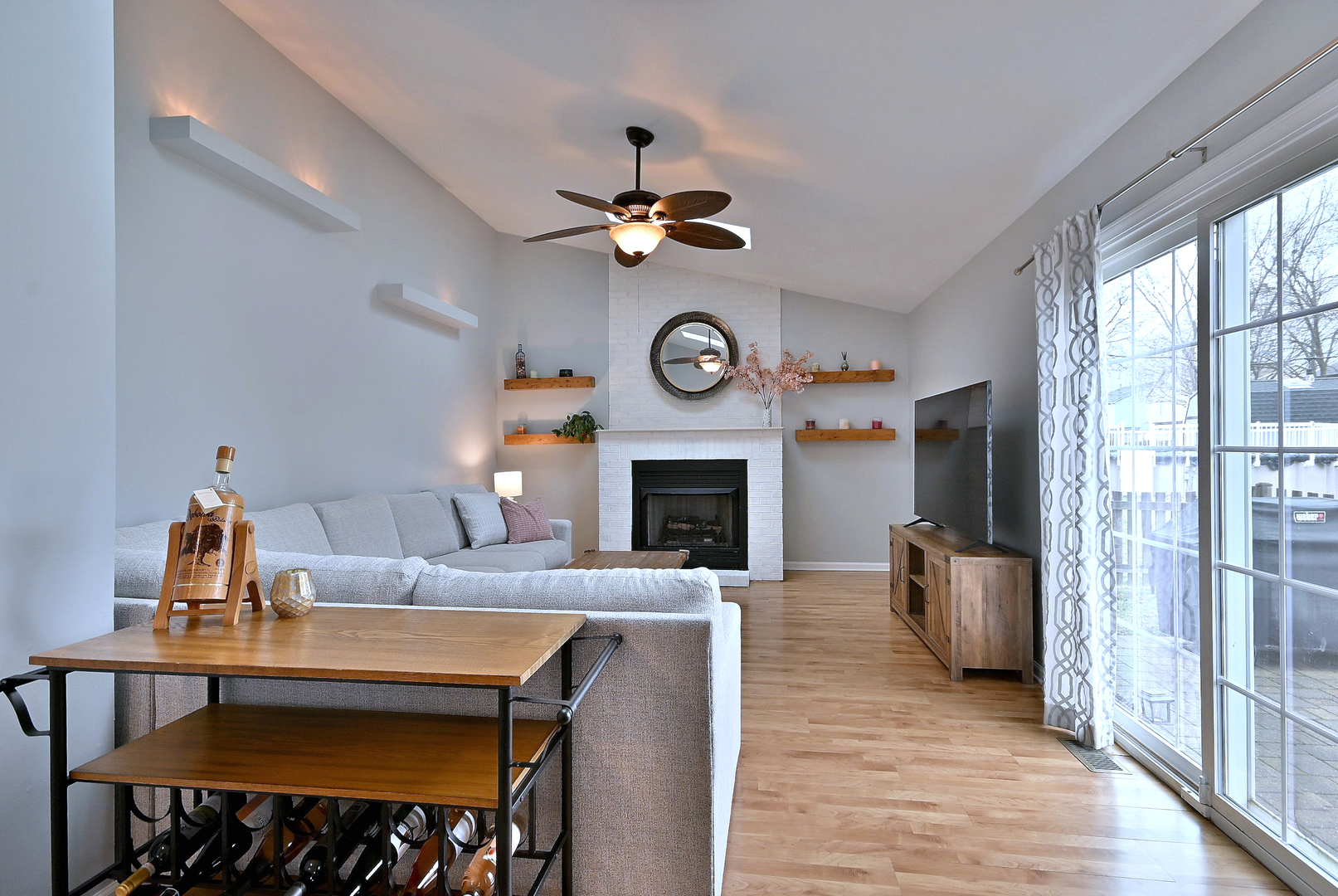 284 Bingham Circle, Mundelein, IL 60060