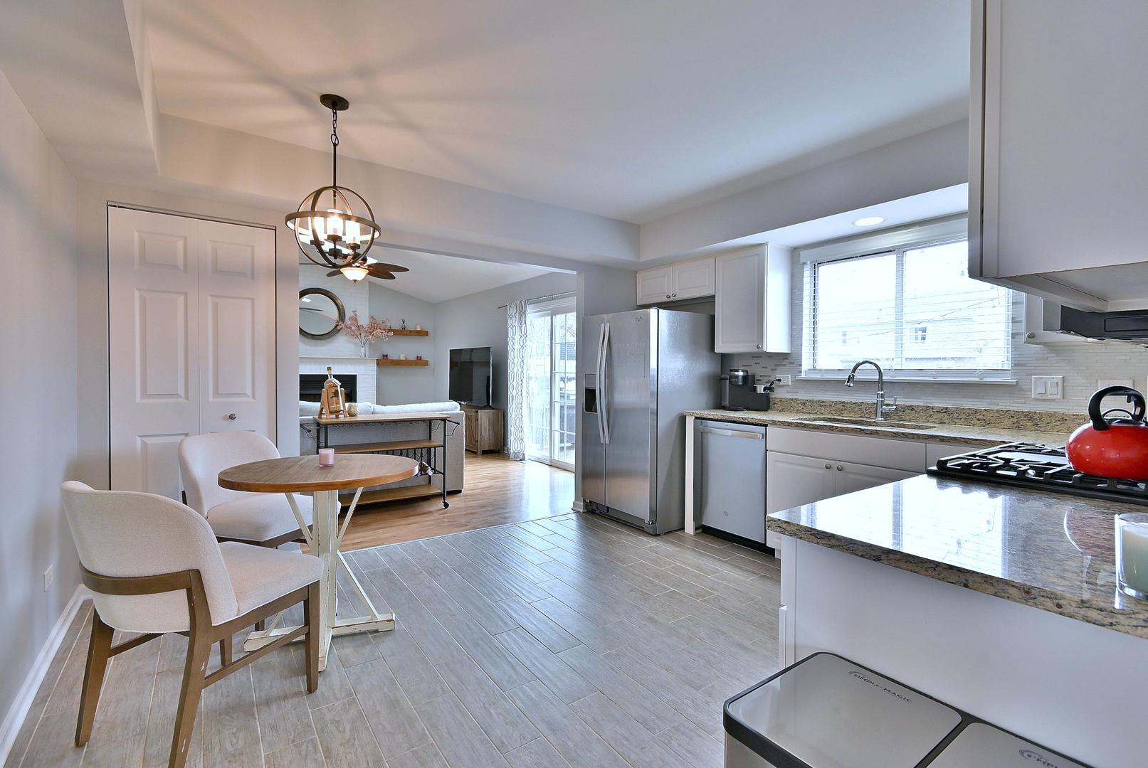 284 Bingham Circle, Mundelein, IL 60060