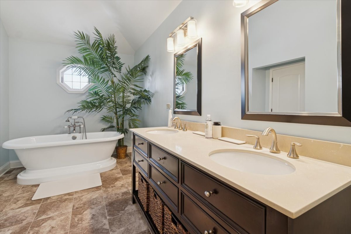 836 Bonnie Brae Lane, Bolingbrook, IL 60440