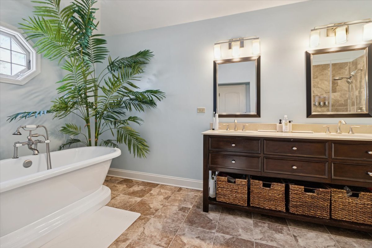 836 Bonnie Brae Lane, Bolingbrook, IL 60440