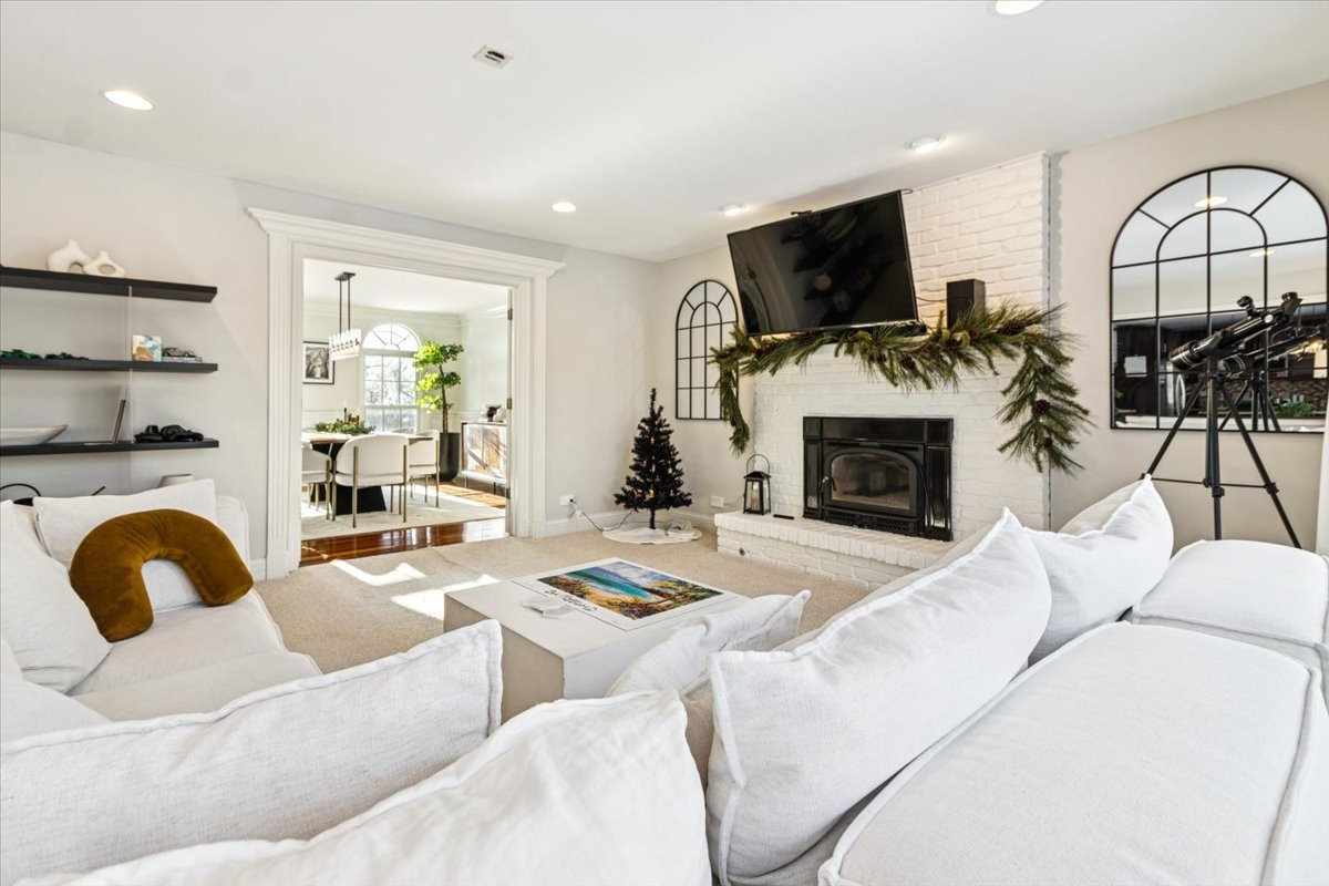 836 Bonnie Brae Lane, Bolingbrook, IL 60440