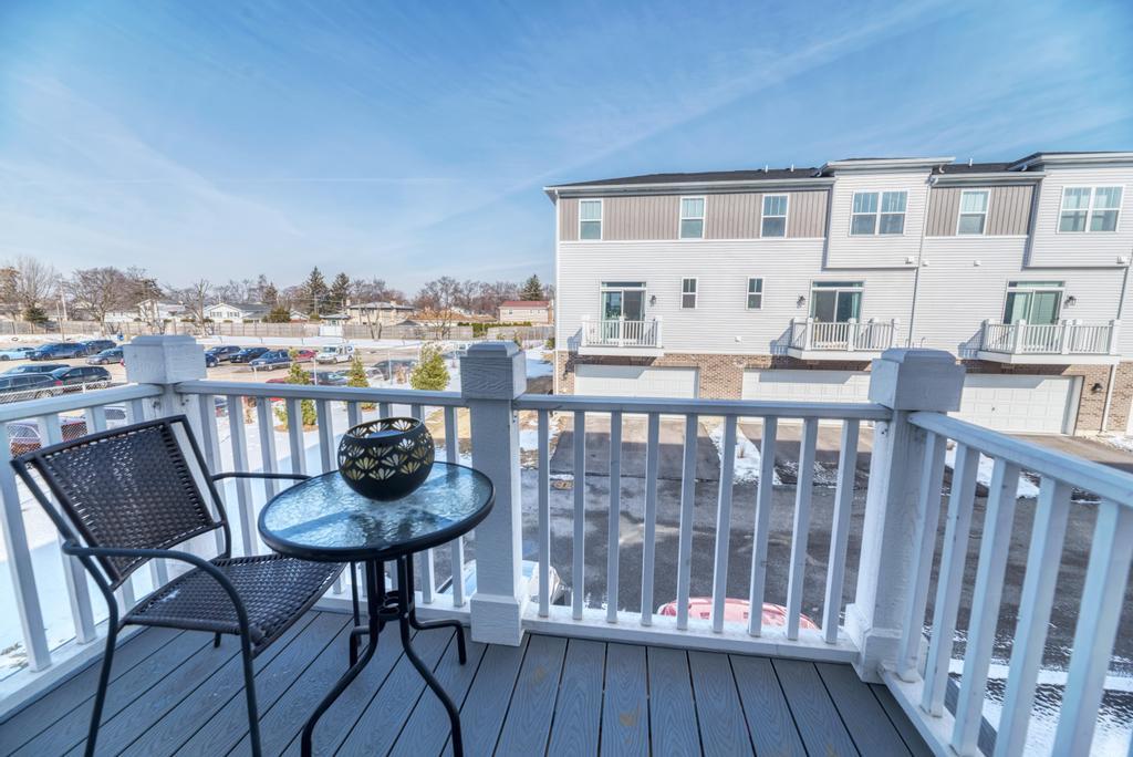 1030 BOGART Street, Des Plaines, IL 60018