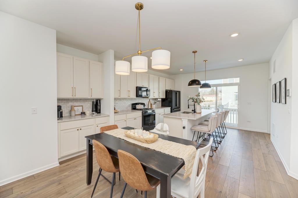 1030 BOGART Street, Des Plaines, IL 60018