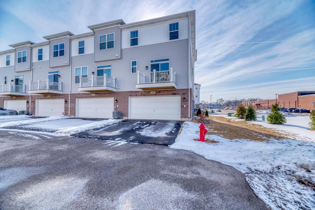 1030 BOGART Street, Des Plaines, IL 60018