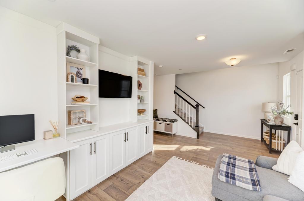 1030 BOGART Street, Des Plaines, IL 60018