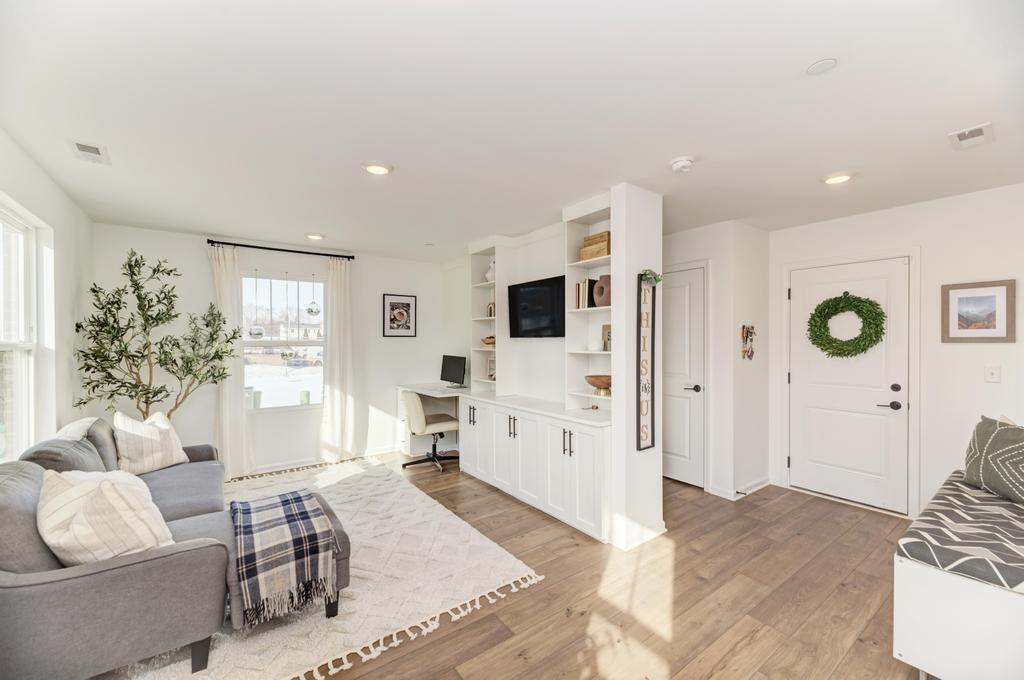 1030 BOGART Street, Des Plaines, IL 60018