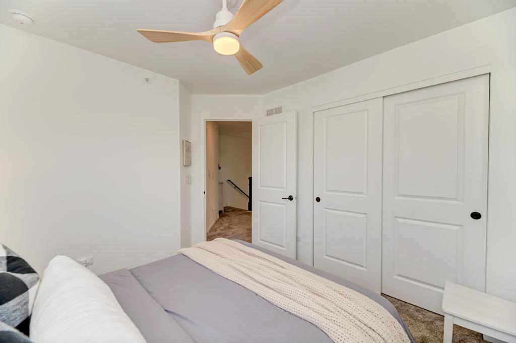 1030 BOGART Street, Des Plaines, IL 60018