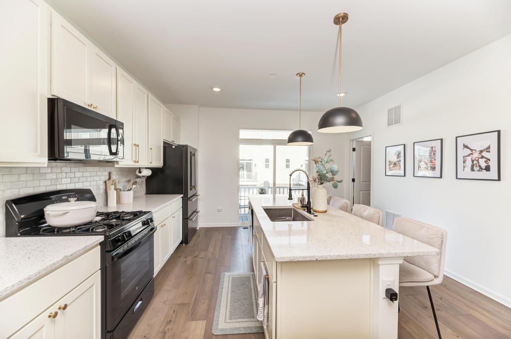 1030 BOGART Street, Des Plaines, IL 60018