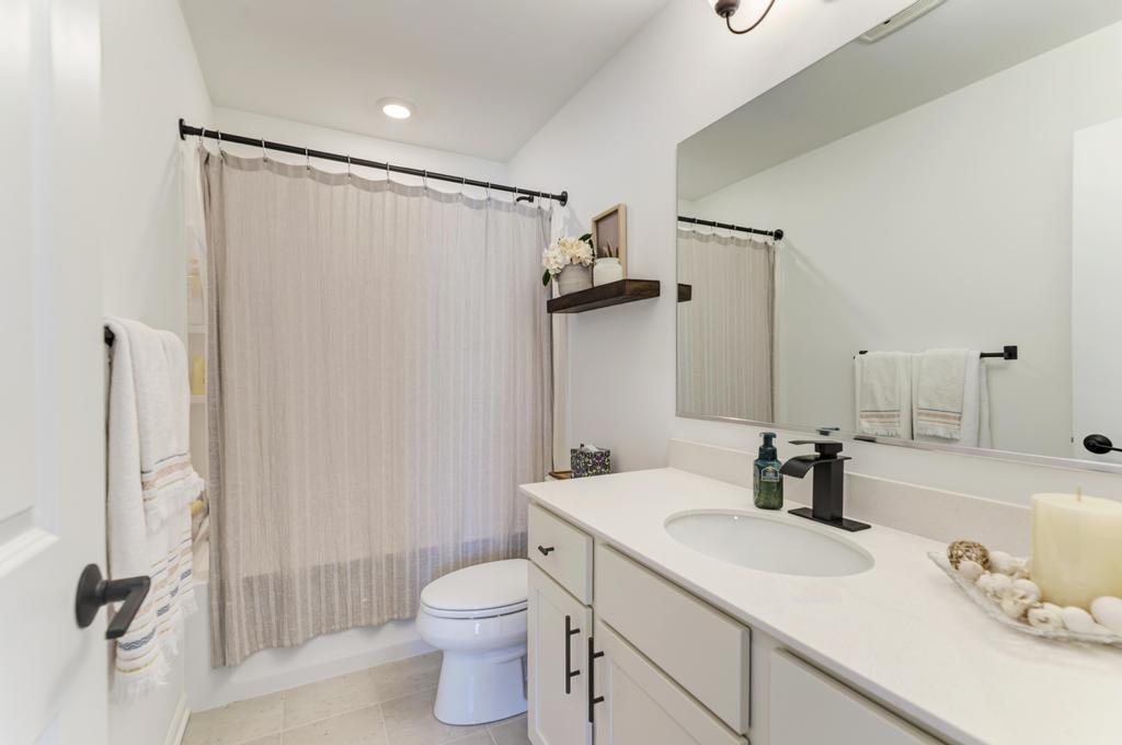 1030 BOGART Street, Des Plaines, IL 60018