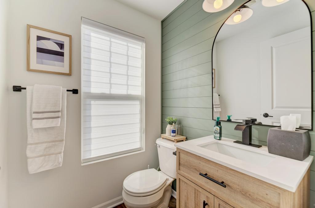 1030 BOGART Street, Des Plaines, IL 60018