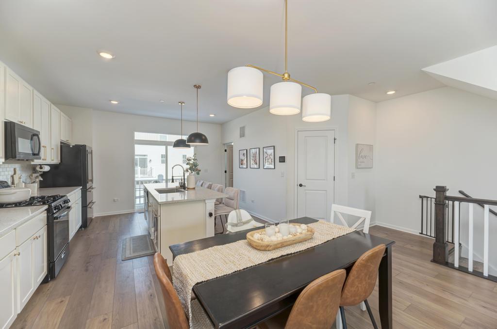 1030 BOGART Street, Des Plaines, IL 60018