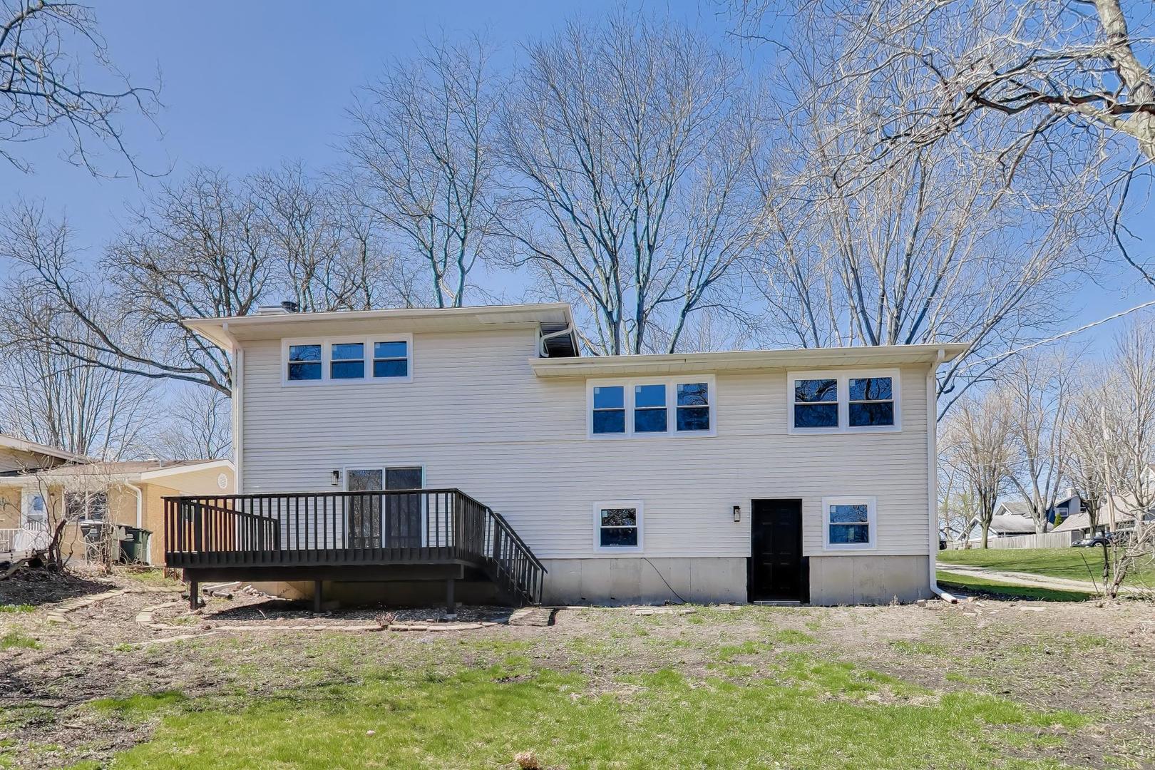 123 Kainer Avenue, Barrington, IL 60010