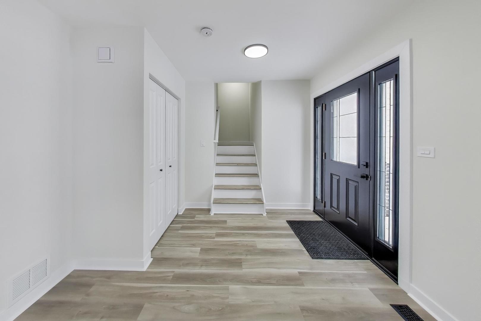 123 Kainer Avenue, Barrington, IL 60010