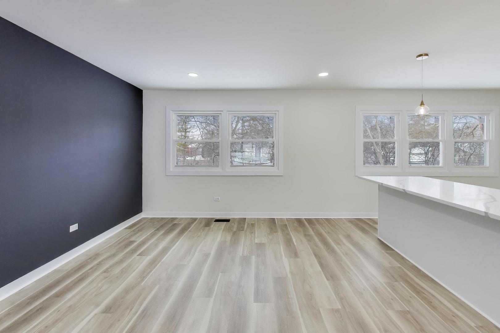 123 Kainer Avenue, Barrington, IL 60010