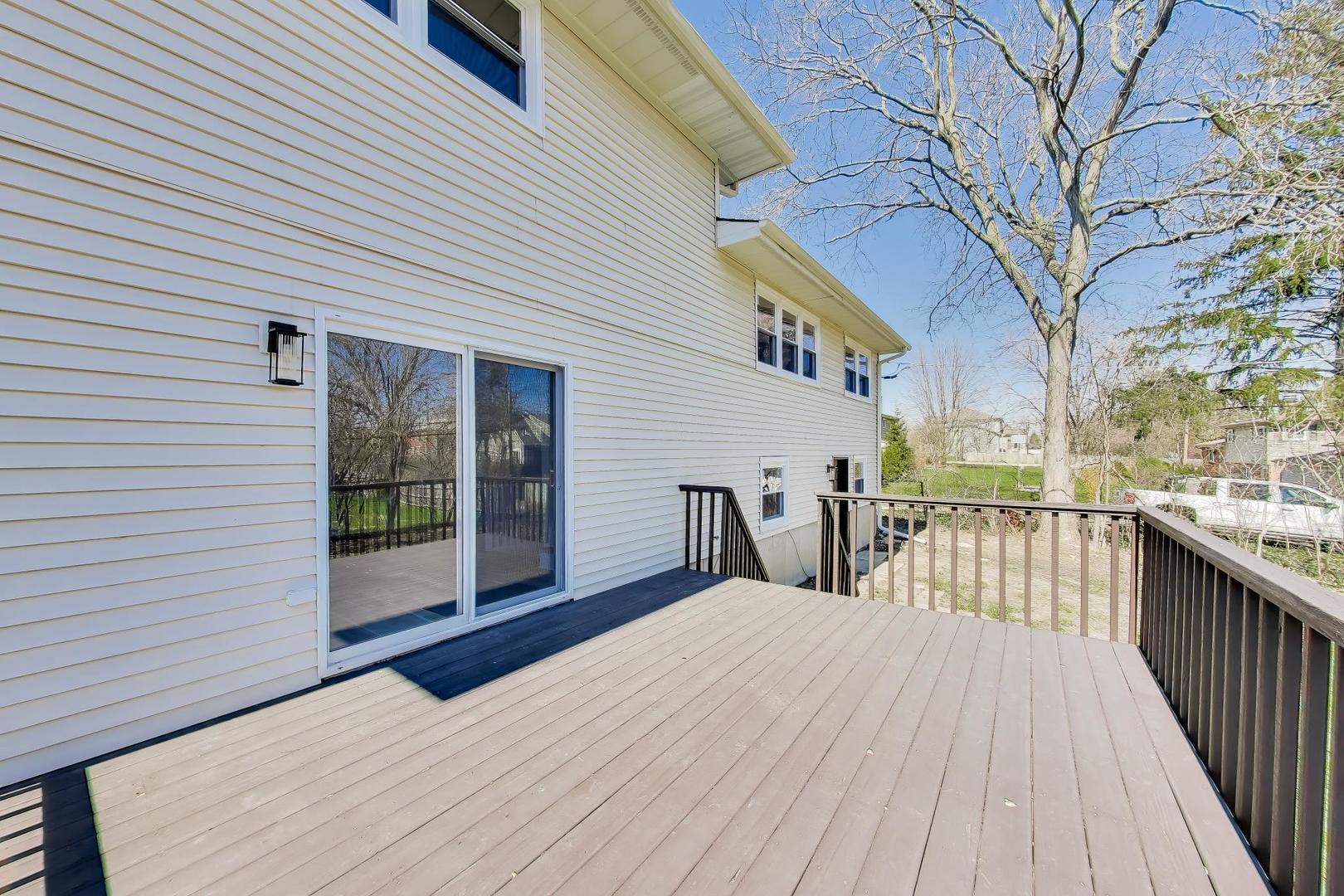 123 Kainer Avenue, Barrington, IL 60010