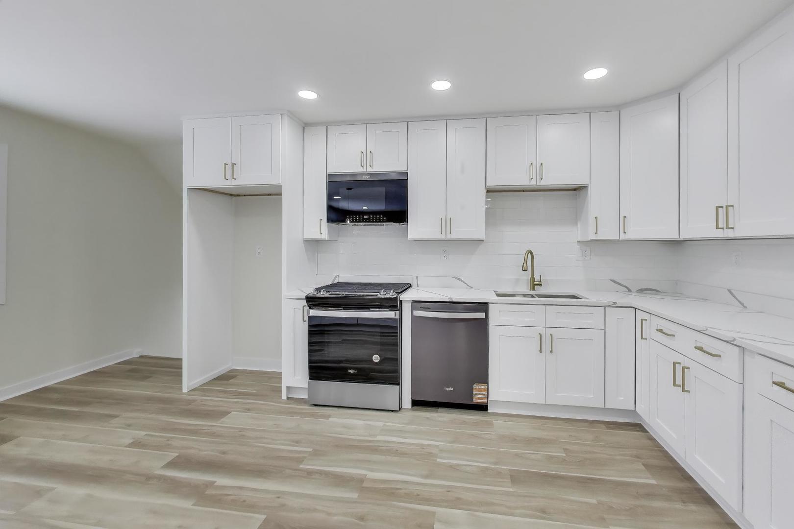 123 Kainer Avenue, Barrington, IL 60010