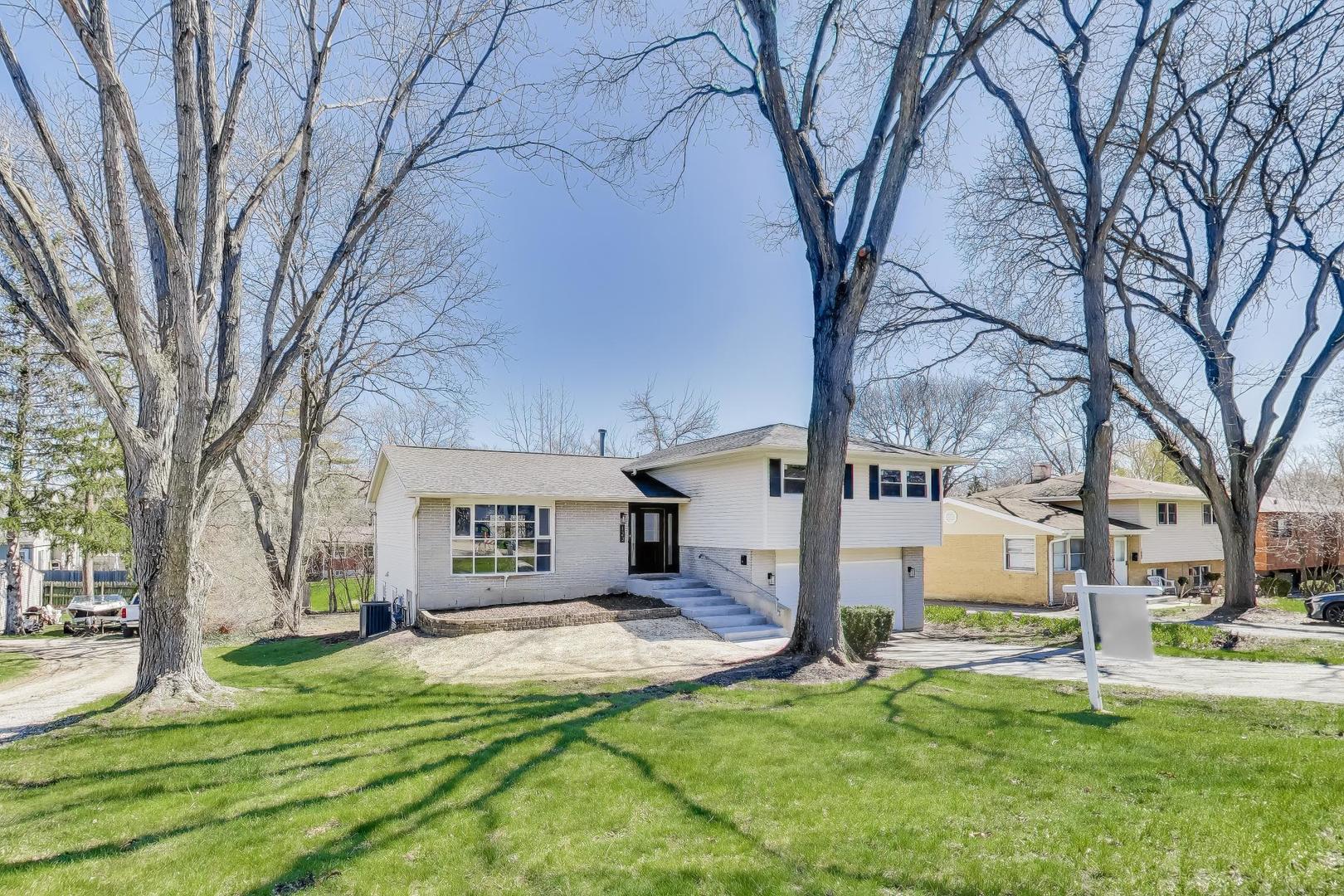 123 Kainer Avenue, Barrington, IL 60010