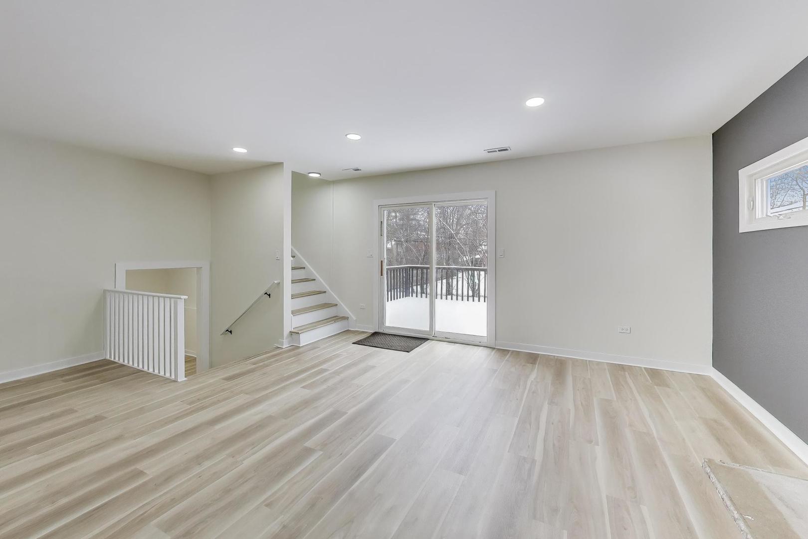 123 Kainer Avenue, Barrington, IL 60010