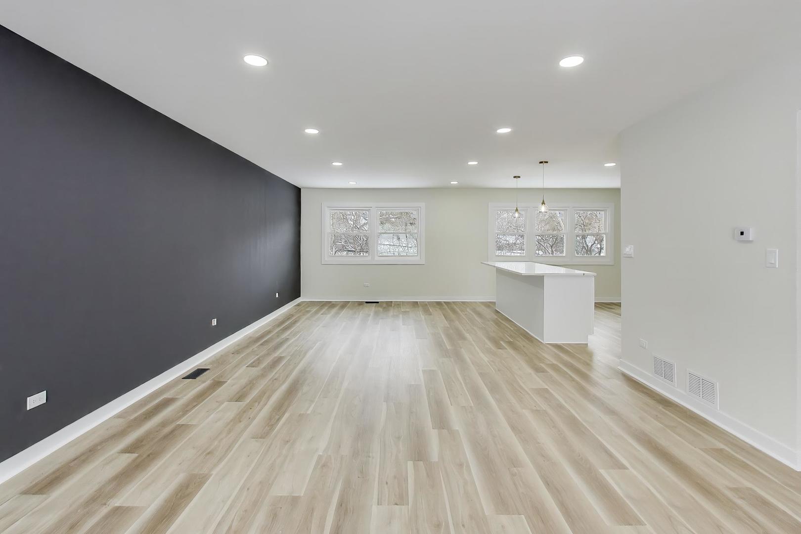 123 Kainer Avenue, Barrington, IL 60010