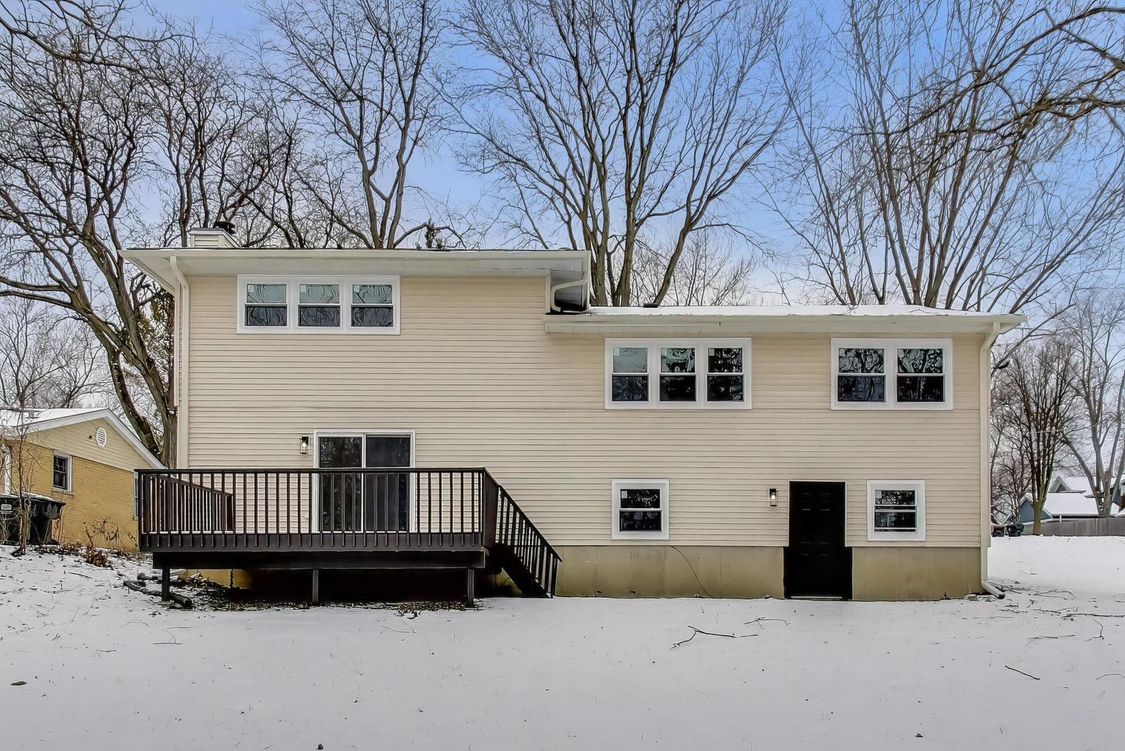 123 Kainer Avenue, Barrington, IL 60010