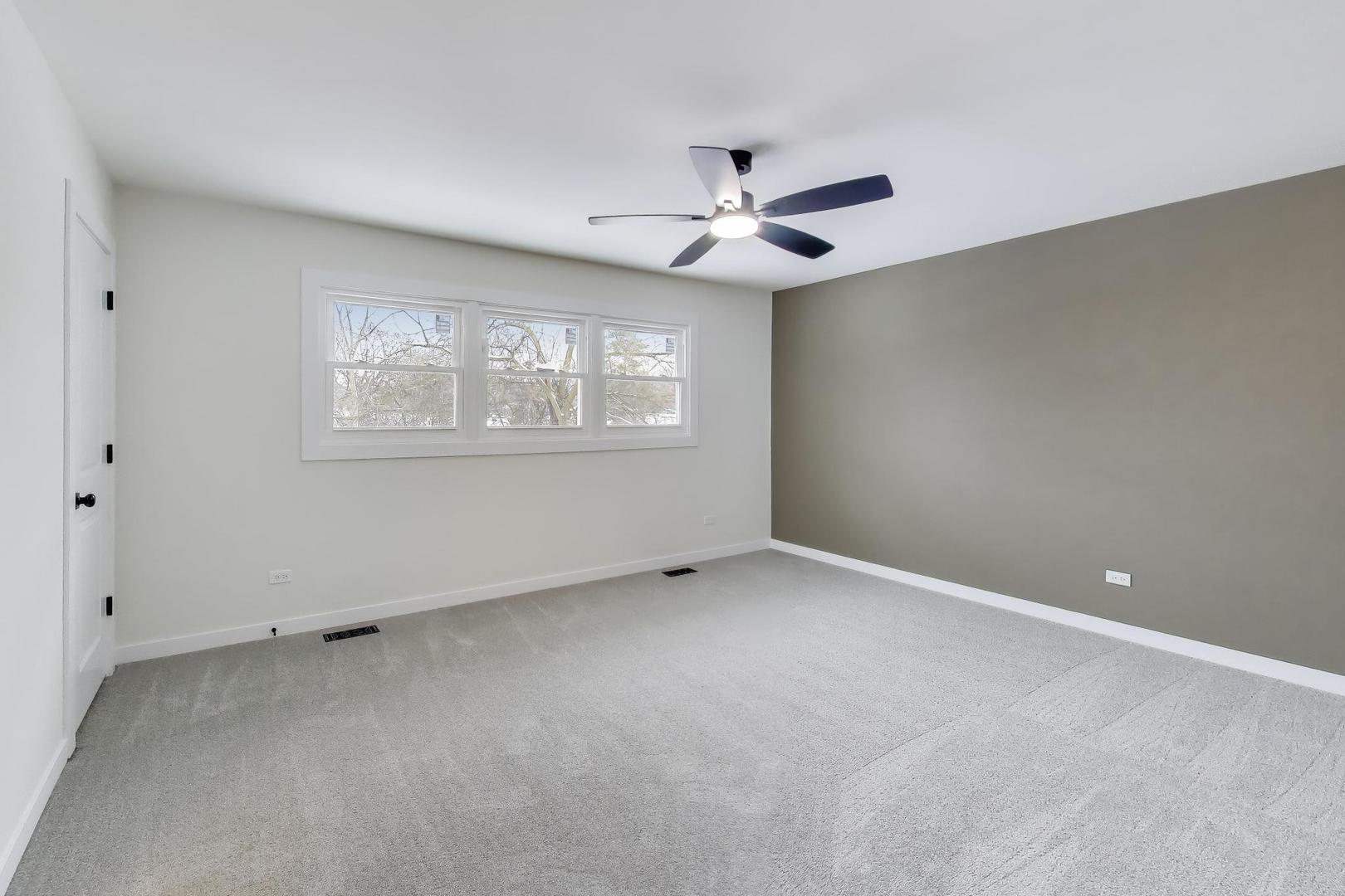 123 Kainer Avenue, Barrington, IL 60010