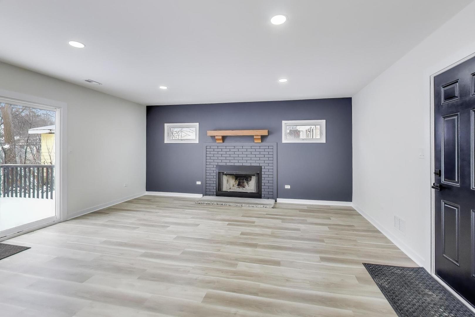 123 Kainer Avenue, Barrington, IL 60010