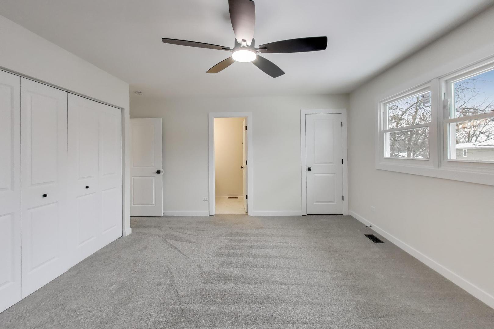 123 Kainer Avenue, Barrington, IL 60010