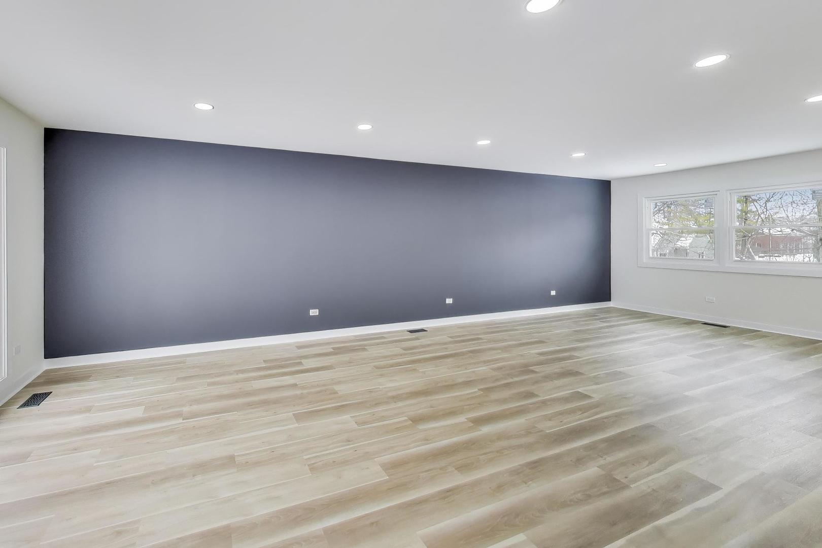 123 Kainer Avenue, Barrington, IL 60010