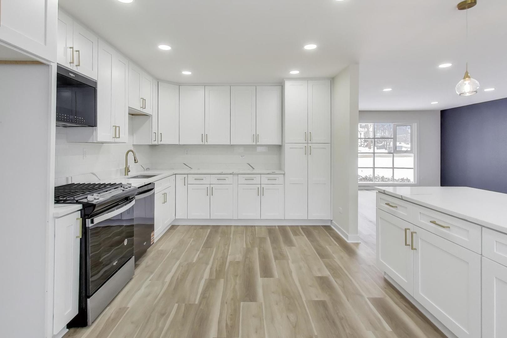 123 Kainer Avenue, Barrington, IL 60010