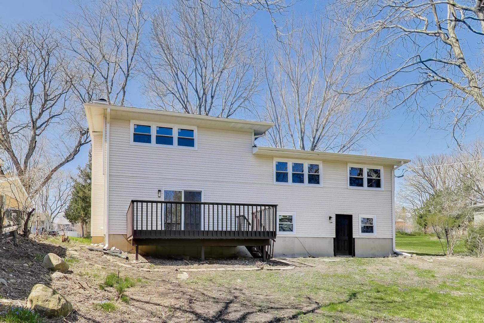 123 Kainer Avenue, Barrington, IL 60010